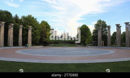 Nashville, Tennessee, Usa. Blick auf den Bicentennial Capitol Mall State Park vom Platz in den Bicentennial Park Bells im Hintergrund Stockfoto