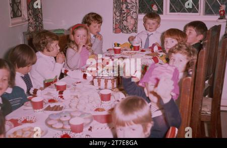 Kindergeburtstag 1960er Jahre, England Stockfoto