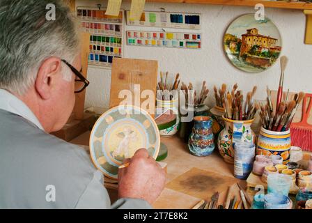 Europa. Italien. Marken. Pesaro. Urbino. Urbania. Das Alte Casteldurante. Töpferwerkstatt Stockfoto