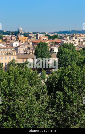 Panoramablick auf die Stadt vom Orangengarten aus. Savelli Park. Rom. Latium. Italien Stockfoto