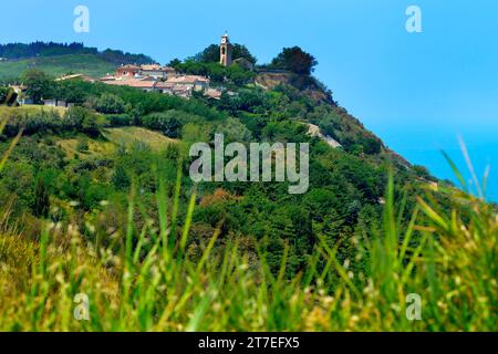 Blick auf Fiorenzuola. Colle San Bartolo. Pesaro. Marken. Italien Stockfoto