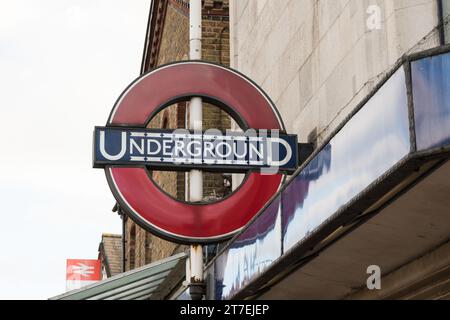 Charles Holden's Balham – U-Bahn-Station, Balham High Road, Balham, London, SW12, England, Großbritannien Stockfoto