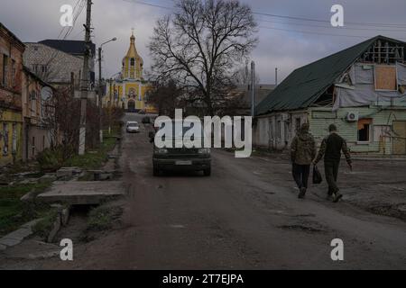 Jewhen Wasyliev/Le Pictorium - Kupjansk in der Ukraine - 10/11/2023 - Ukraine/kharkiw Oblast/Kupjansk - das ist Kupjansk! Er liegt im Osten der Region Charkiw, 40 Kilometer von der Grenze zu Russland am Oskil-Fluss entfernt. Am 27. Februar 2022 eroberte die russische Armee die Stadt. Nach 196 Tagen Besatzung befreiten die Streitkräfte der Ukraine die Stadt am 10. September 2022. Vor der Invasion lebten hier 27 Tausend Menschen, aber die Nähe zur Front und die täglichen Bombardierungen der russischen Besatzer zwangen die meisten Einwohner, ihre Häuser zu verlassen und zu verziehen. Stockfoto