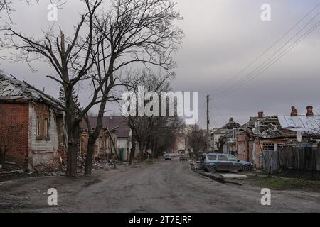 Jewhen Wasyliev/Le Pictorium - Kupjansk in der Ukraine - 10/11/2023 - Ukraine/kharkiw Oblast/Kupjansk - das ist Kupjansk! Er liegt im Osten der Region Charkiw, 40 Kilometer von der Grenze zu Russland am Oskil-Fluss entfernt. Am 27. Februar 2022 eroberte die russische Armee die Stadt. Nach 196 Tagen Besatzung befreiten die Streitkräfte der Ukraine die Stadt am 10. September 2022. Vor der Invasion lebten hier 27 Tausend Menschen, aber die Nähe zur Front und die täglichen Bombardierungen der russischen Besatzer zwangen die meisten Einwohner, ihre Häuser zu verlassen und zu verziehen. Stockfoto