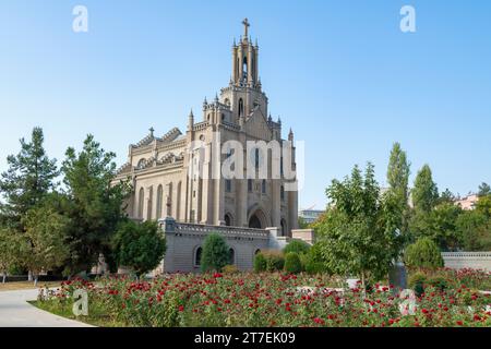 Blick auf die polnische katholische Kathedrale des Heiligen Herzens Jesu an einem sonnigen Septembertag. Taschkent, Usbekistan Stockfoto