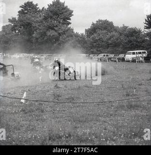 1960er Jahre, historisch, Wettbewerber, Rasen speedway, Beiwagen-Event, England, Großbritannien. Stockfoto