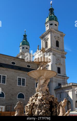 Brunnen vor dem barocken Dom in Salzburg, Österreich Stockfoto