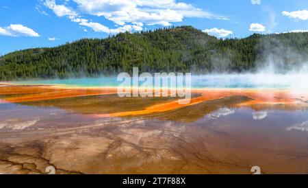 Blick auf die Grand Prismatic Spring im Yellowstone National Park Stockfoto