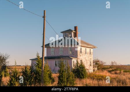 Verlassenes Pink House in der Nähe von Plum Island und Newburyport Stockfoto