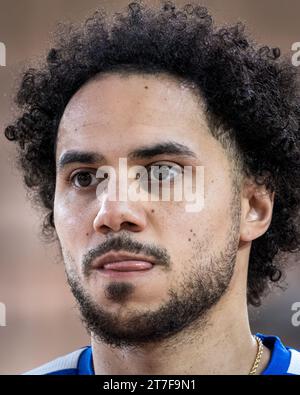 Monaco, Monaco. November 2023. Shane Larkin #0 von Efes Anadolu Istanbul wird während der Turkish Airlines Euroleague Basketball Runde 8 zwischen AS Monaco und Efes Anadolu Istanbul in Salle Gaston Medecin gesehen. Endrunde; Efes Anadolu Istanbul 89: 82 ALS Monaco. (Foto: Laurent Coust/SOPA Images/SIPA USA) Credit: SIPA USA/Alamy Live News Stockfoto