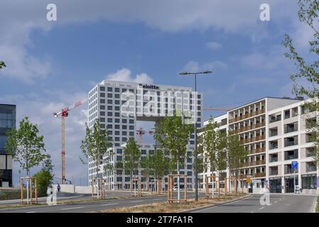 Luxemburg-Stadt, Luxemburg - Schwerpunkt auf den modernen Gebäuden im neuen Stadtteil Gasperich. Stockfoto