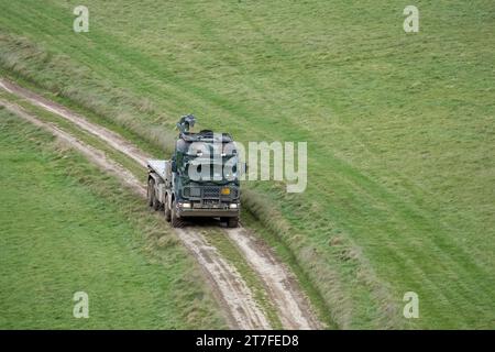 Ein niederländischer (niederländischer) Scania-Nutzfahrzeug im Einsatz bei einer militärischen Übung Stockfoto