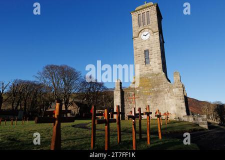 Helmsdale, Sutherland, Schottland. November 2023. Das war Memorial in Helmsdale, einer Küstenstadt an der Ostküste von Sutherland, Schottland. Stockfoto