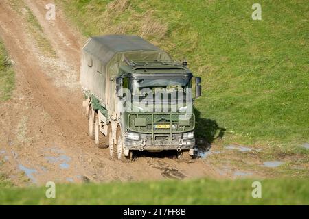 Ein niederländischer (niederländischer) Scania-Nutzfahrzeug im Einsatz bei einer militärischen Übung Stockfoto