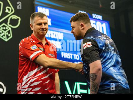 WV Active, Aldersley, Wolverhampton, Großbritannien. November 2023. 2023 PDC Grand Slam of Darts, 5. Tag; Credit: Action Plus Sports/Alamy Live News Stockfoto