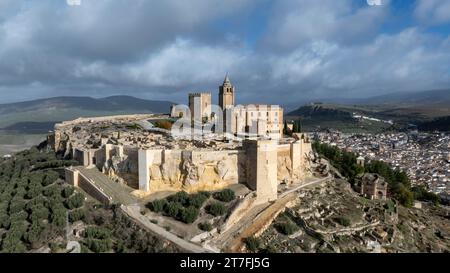Luftaufnahme der Festung La Mota in der Gemeinde Alcala der Real, Andalusien Stockfoto