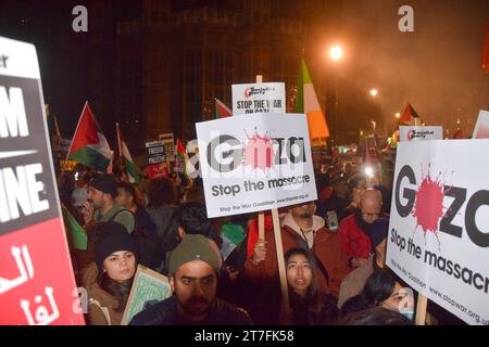 London, England, Großbritannien. November 2023. Tausende palästinensischer Demonstranten versammelten sich vor dem Parlament und forderten einen Waffenstillstand während des Krieges zwischen Israel und Hamas. (Kreditbild: © Vuk Valcic/ZUMA Press Wire) NUR REDAKTIONELLE VERWENDUNG! Nicht für kommerzielle ZWECKE! Stockfoto