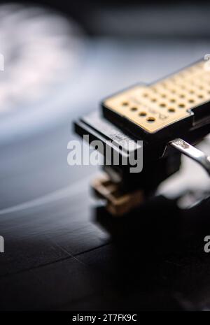 Detail einer Schallplatte auf einem Plattenspieler Stockfoto