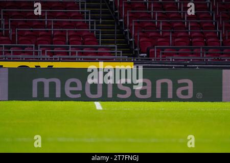 Amsterdam, Niederlande. November 2023. AMSTERDAM, NIEDERLANDE - 15. NOVEMBER: Werbebanner Medisana beim Spiel der Gruppe C - UEFA Women's Champions League 2023/24 zwischen AFC Ajax und Paris Saint-Germain in der Johan Cruijff Arena am 15. November 2023 in Amsterdam, Niederlande. (Foto von Joris Verwijst/Orange Pictures) Credit: Orange Pics BV/Alamy Live News Stockfoto