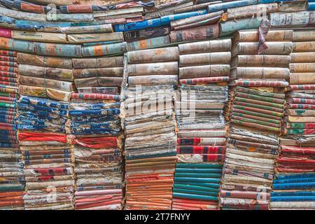 VENEDIG, ITALIEN - 4. MÄRZ 2023: Bücher der Buchhandlung Libreria Acqua Alta. Stockfoto