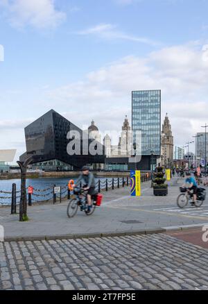 Liverpool, vereinigtes Königreich, 16. Mai 2023 die Skyline über Canning Dock November in Liverpool Stockfoto