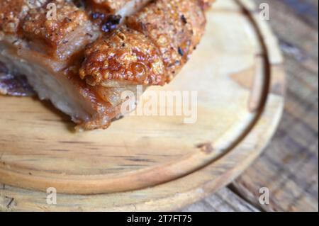 Fettes Essen Speck Crackling, gebratenes Schweinefleisch Haut pururuca, Schweinepancetta brasilianisches Schweinefleisch Stockfoto