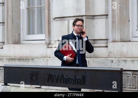 Alex Burghart MP kommt im Kabinettsbüro, Whitehall. Mitglied des Parlaments für Brentwood und Ongar. Parlamentarischer Sekretär für das Kabinettsbüro Stockfoto