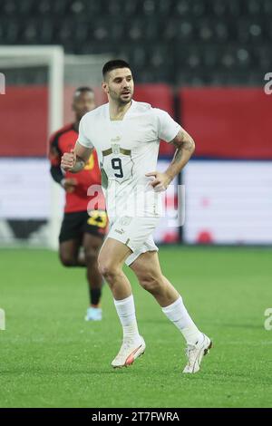 Leuevn, Belgien. November 2023. Der serbische Aleksandar Mitrovic wurde während eines Freundschaftsspiels zwischen der belgischen Fußballnationalmannschaft Red Devils und Serbien am Mittwoch, den 15. November 2023, im King Power-Stadion im den Dreef Stadium in Leuven gezeigt. Der Standort hat sich gestern geändert, weil das Feld des King Baudouin Stadions in Brüssel überflutet wurde. BELGA FOTO BRUNO FAHY Credit: Belga News Agency/Alamy Live News Stockfoto