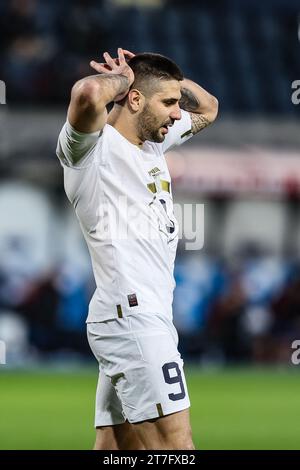 Leuevn, Belgien. November 2023. Aleksandar Mitrovic reagiert auf ein Freundschaftsspiel zwischen der belgischen Fußballnationalmannschaft Red Devils und Serbien am Mittwoch, 15. November 2023, im King Power Stadion den Dreef in Leuven. Der Standort hat sich gestern geändert, weil das Feld des King Baudouin Stadions in Brüssel überflutet wurde. BELGA FOTO BRUNO FAHY Credit: Belga News Agency/Alamy Live News Stockfoto