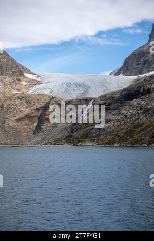 Abgelegener Gletscher Im Grönländischen Fjord Abziehender Gletscher Im Prince Christian Sound Südgrönland, Klima- Und Klimaschutz-Umwelt Stockfoto