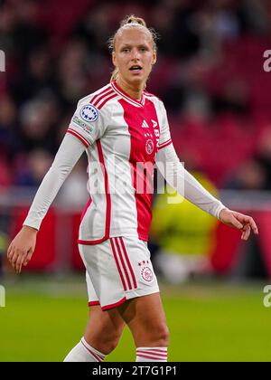 Amsterdam, Niederlande. November 2023. AMSTERDAM, NIEDERLANDE - 15. NOVEMBER: Tiny Hoekstra von AFC Ajax sieht beim Spiel der Gruppe C - UEFA Women's Champions League 2023/24 zwischen AFC Ajax und Paris Saint-Germain in der Johan Cruijff Arena am 15. November 2023 in Amsterdam, Niederlande, an. (Foto von Joris Verwijst/Orange Pictures) Credit: Orange Pics BV/Alamy Live News Stockfoto