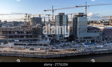 Hamburg, Deutschland – 1. September 2023: Luftaufnahme der großen Baustelle für das Überseezentrum in der Hamburger Hafencity Stockfoto