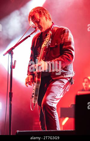 London, UK, 15.11.2023, Rockband Queens of the Stone Age trat während ihrer „The End Is Nero“-Tour im O2 in London auf. Credit:John Barry/ Alamy Live News Stockfoto