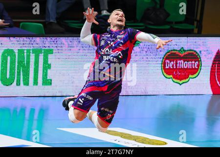 Modena, Italien. November 2023. Uladzislau Davyskiba in Palapanini während des Spiels Superlega Volley Valsa Group Valsa Group Modena zwischen Pallavolo Padova Credit: Independent Photo Agency/Alamy Live News Stockfoto