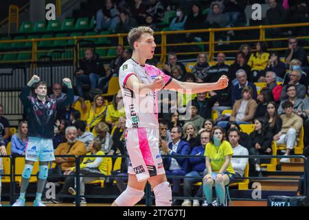 Modena, Italien. November 2023. Davide Gardini bei Palapanini während des Spiels Superlega Volley Valsa Group Valsa Group Modena zwischen Pallavolo Padova Credit: Independent Photo Agency/Alamy Live News Stockfoto