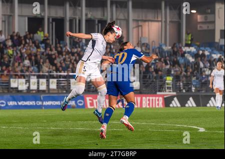 16. November 2023, Madrid, Madrid, EspaÃ±A: Streit zwischen Real Madrid 5 Spieler IVANA AndrÃ SANZ und Chealse 20 Spieler SAMANTHA KERR (Credit Image: © Oscar Manuel Sanchez/ZUMA Press Wire) NUR REDAKTIONELLE VERWENDUNG! Nicht für kommerzielle ZWECKE! Stockfoto