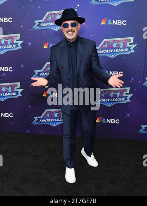 Los Angeles, USA. November 2023. Howie Mandel Backstage bei der „AGT: Fantasy League“-Aufnahme in den RED Studios am 15. November 2023 in Los Angeles, CA. © OConnor/AFF-USA.com Credit: AFF/Alamy Live News Stockfoto