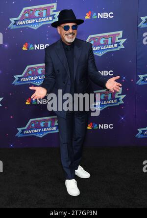 Los Angeles, USA. November 2023. Howie Mandel Backstage bei der „AGT: Fantasy League“-Aufnahme in den RED Studios am 15. November 2023 in Los Angeles, CA. © OConnor/AFF-USA.com Credit: AFF/Alamy Live News Stockfoto