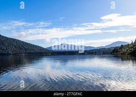 Lake Rotoiti liegt am Rande des Nelson Lakes National Park und es ist nur einen kurzen Fußweg von St. Arnaud Stockfoto