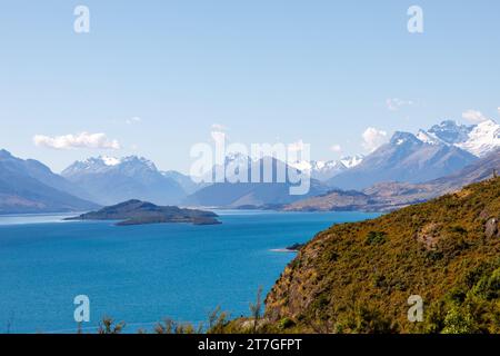 Queenstown, Neuseeland, liegt am Ufer des Lake Wakatipu auf der Südinsel vor den dramatischen Südalpen. Bekannt für Abenteuersport Stockfoto