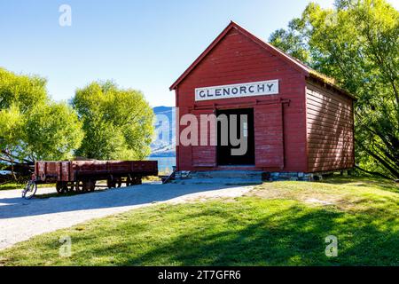 Alte Schuppen in Glenorchy Neuseeland. Am Lake Wakatipu ist es ein beliebtes Urlaubs- und Picknickziel. Stockfoto