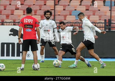 Kairo, Ägypten. November 2023. Die ägyptischen Fußballnationalspieler nehmen am 15. November 2023 an einem Training für die Qualifikation zur FIFA-Weltmeisterschaft 2026 in Kairo, Ägypten, Teil. Quelle: Ahmed Gomaa/Xinhua/Alamy Live News Stockfoto