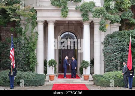 Woodside, Usa. November 2023. US-Präsident Joe Biden trifft sich am Mittwoch, den 15. November 2023 in Woodside, Kalifornien, mit Präsident Xi Jinping von der Volksrepublik China. Präsident Xi ist in den Vereinigten Staaten, um am APEC-Gipfel in San Francisco teilzunehmen. Foto über MFA China/UPI Credit: UPI/Alamy Live News Stockfoto