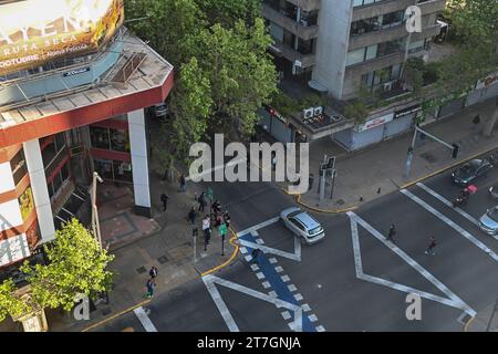 Santiago, Chile - 19. Oktober 2023, Blick auf die Gebäude in einem Stadtgebiet im Viertel Providencia Stockfoto