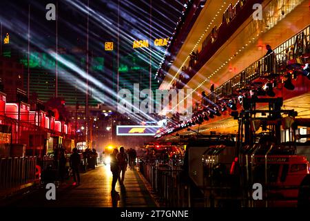 Las Vegas, USA. November 2023. Fahrerlager-Atmosphäre. 15.11.2023. Formel-1-Weltmeisterschaft, Rd 22, Las Vegas Grand Prix, Las Vegas, Nevada, USA, Vorbereitungstag. Das Foto sollte lauten: XPB/Press Association Images. Quelle: XPB Images Ltd/Alamy Live News Stockfoto