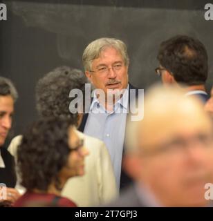 Medford, MA, USA. Oktober 2023. Charles Mahtesian, Politico, ist Mitglied eines Podiums von Medienexperten, das sich heute mit der Medienberichterstattung von Armenien und Karabach befasst. (Kreditbild: © Kenneth Martin/ZUMA Press Wire) NUR REDAKTIONELLE VERWENDUNG! Nicht für kommerzielle ZWECKE! Stockfoto