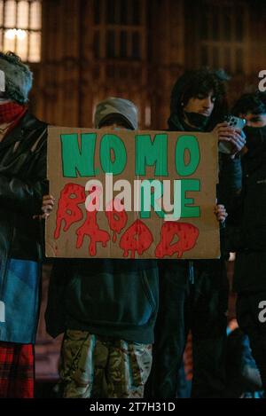 London, Vereinigtes Königreich - 15. November 2023: Propalästinensische Demonstration, die zu einem Waffenstillstand im Parlament aufruft. Stockfoto