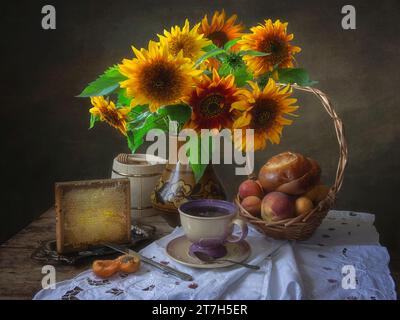 Stillleben mit Blumenstrauß Stockfoto