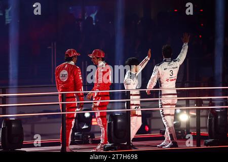 Las Vegas, USA. November 2023. (L bis R): Carlos Sainz Jr (ESP) Ferrari; Charles Leclerc (MON) Ferrari; Yuki Tsunoda (JPN) AlphaTauri und Daniel Ricciardo (aus) AlphaTauri – Eröffnungszeremonie. 15.11.2023. Formel-1-Weltmeisterschaft, Rd 22, Las Vegas Grand Prix, Las Vegas, Nevada, USA, Vorbereitungstag. Das Foto sollte lauten: XPB/Press Association Images. Quelle: XPB Images Ltd/Alamy Live News Stockfoto