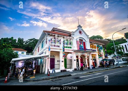 Das Children's Museum Singapore befindet sich in einem historischen zweistöckigen Kolonialgebäude, das mehr als 100 Jahre alt ist. Stockfoto